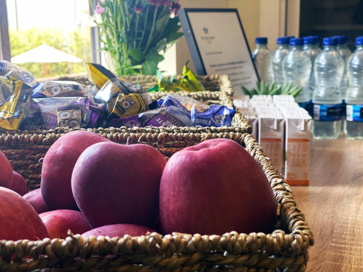 Orchid Epsom; Sure Hotel Collection By Best Western Екстериор снимка