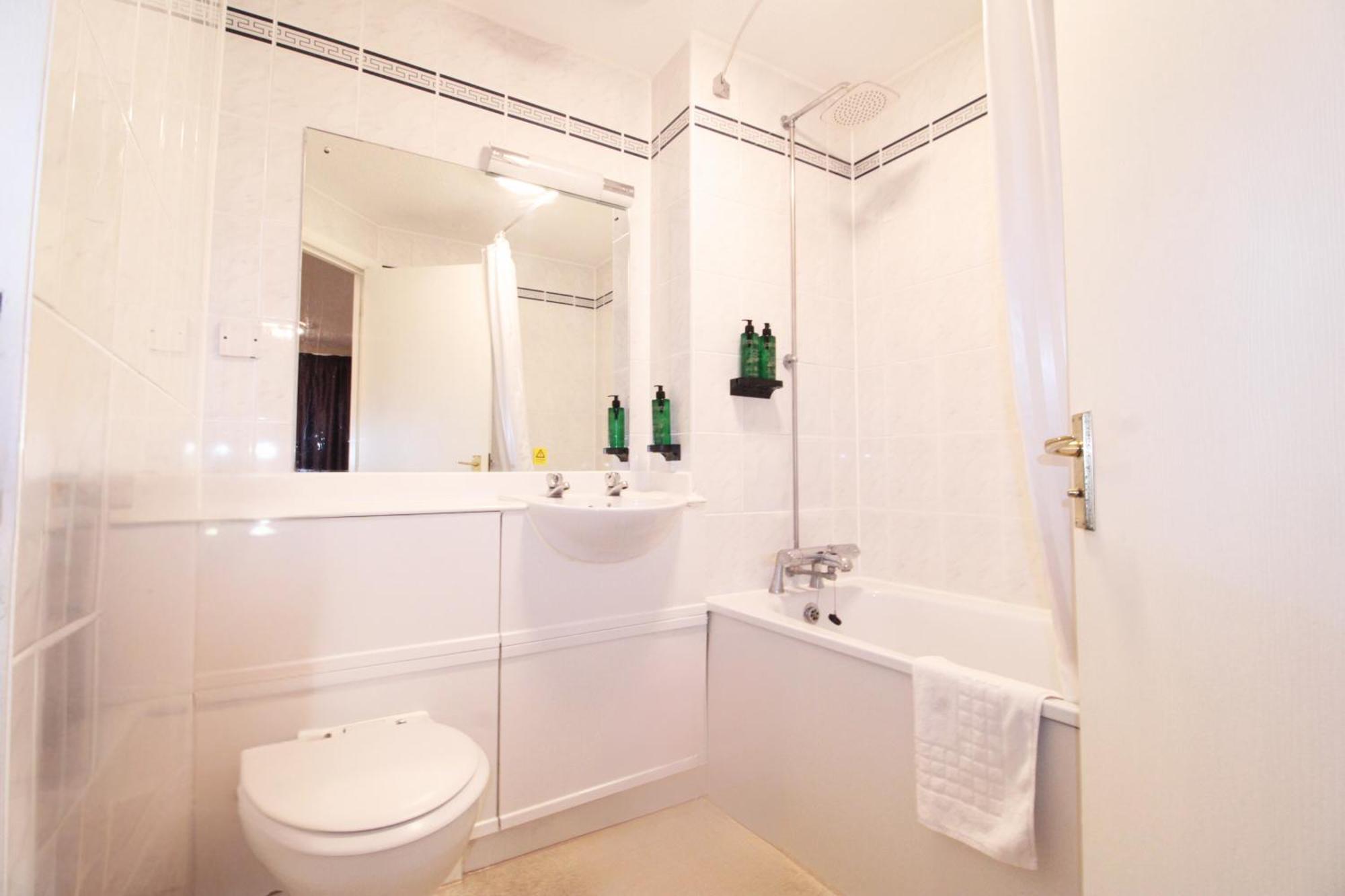 Orchid Epsom; Sure Hotel Collection By Best Western Екстериор снимка