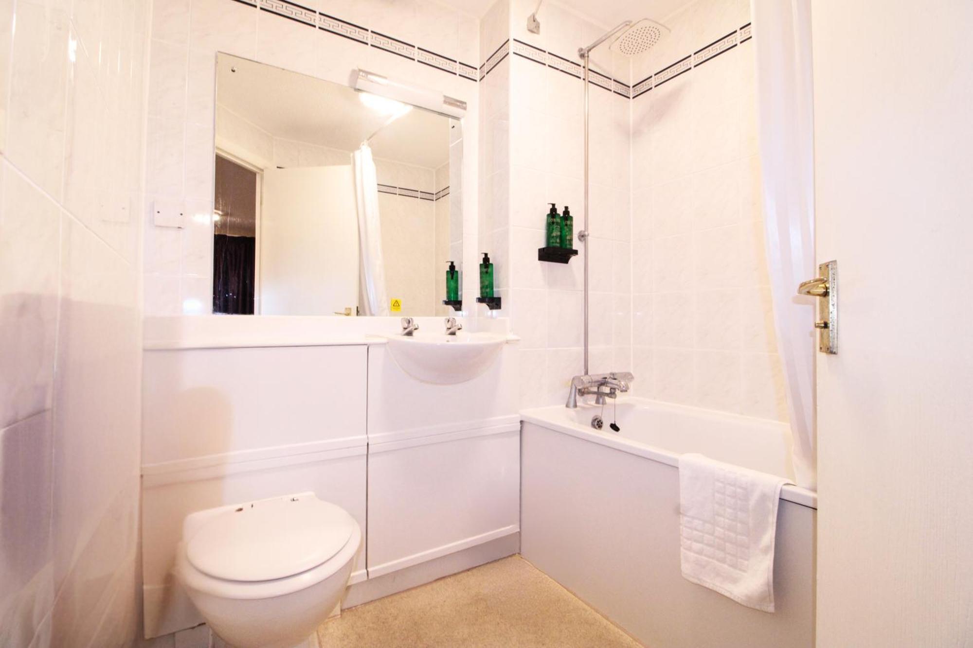 Orchid Epsom; Sure Hotel Collection By Best Western Екстериор снимка